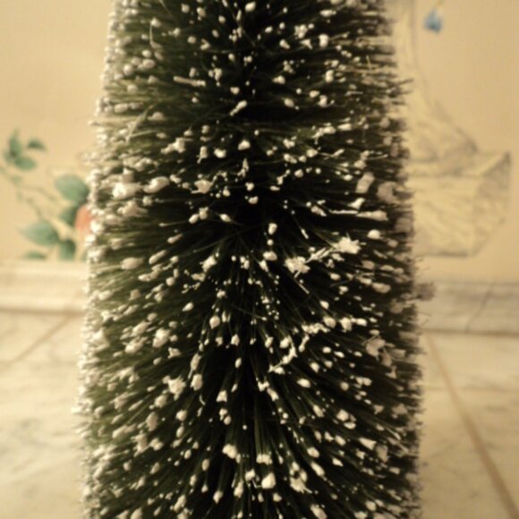bottle brush Christmas tree 12" - Picture 2 of 4